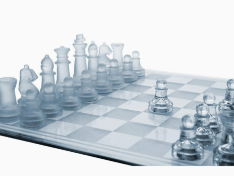 SANTA 10″ Fine Glass Chess Game Set